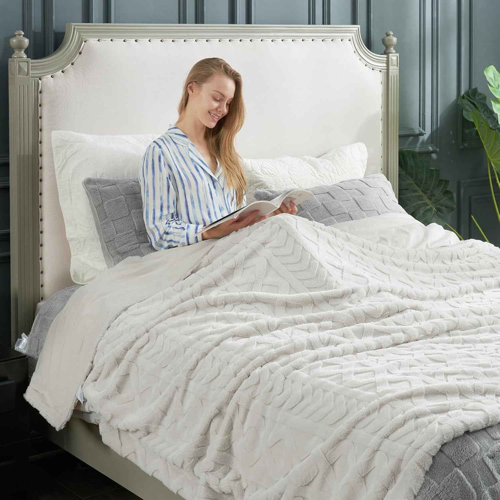 Faux Fur Throw Blanket for Couch, Jacquard Fuzzy Plush Soft Thick Winter Throw Blanket for Sofa Bed Living Room Bedroom，60"X80" Beige - Clickitcome