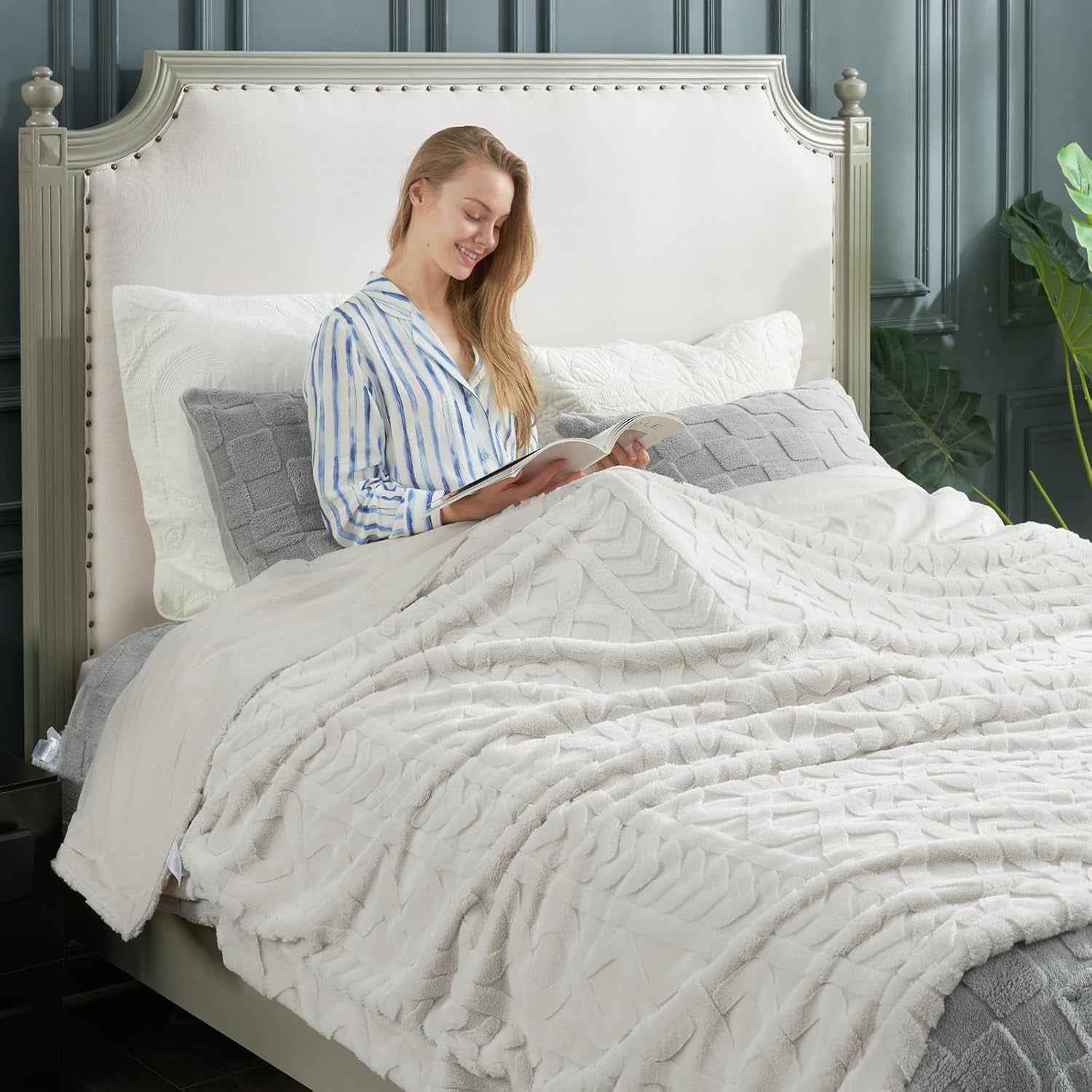 Faux Fur Throw Blanket for Couch, Jacquard Fuzzy Plush Soft Thick Winter Throw Blanket for Sofa Bed Living Room Bedroom，60"X80" Beige - Clickitcome